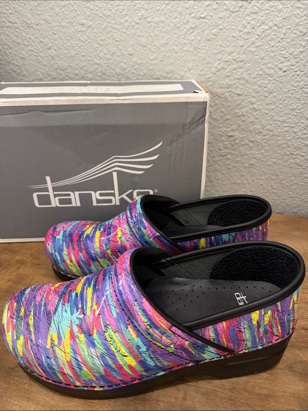 Dansko Women’s Multicolor Brushstroke Clogs size 38 7.5/8